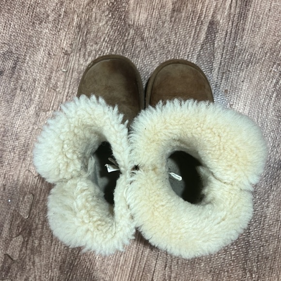 Girls Ugg Australia Bailey Button‎ Boots - Picture 4 of 6